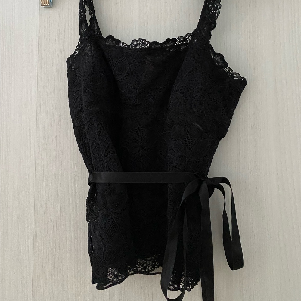 Lace tank top with ribbon
